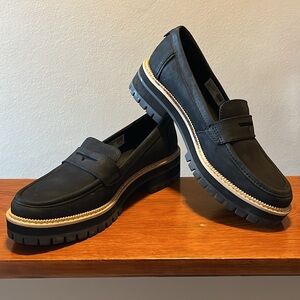 EUC TOMS Cara leather Loafer